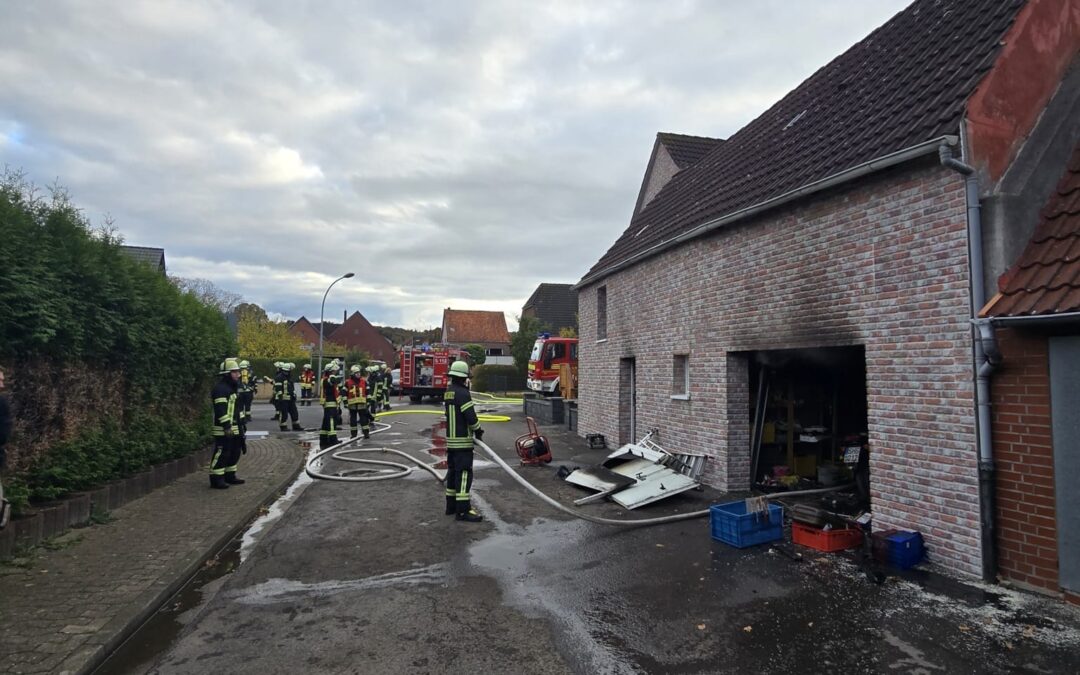 B-Geb2 / Feuer Garage droht überzugreifen