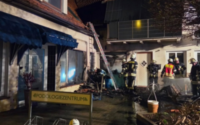 B-Geb2, Feuer Müllcontainer am Gebäude